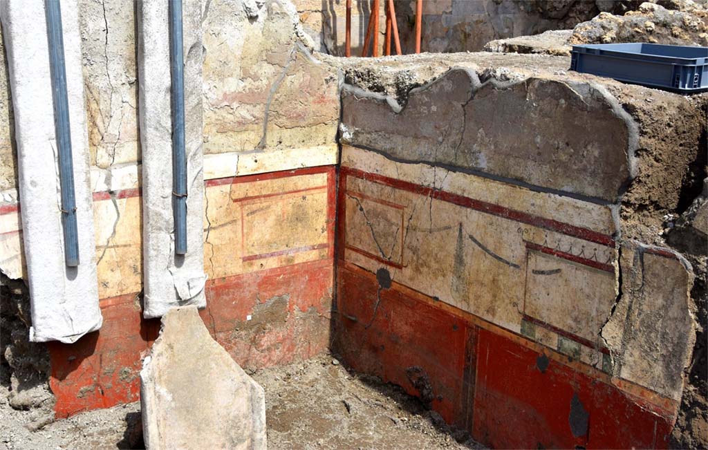 V 2 15 Pompeii August 2018 Room A6 North East Corner Photograph